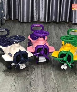 Xe lắc máy bay 518 có đèn và nhạc cho bé