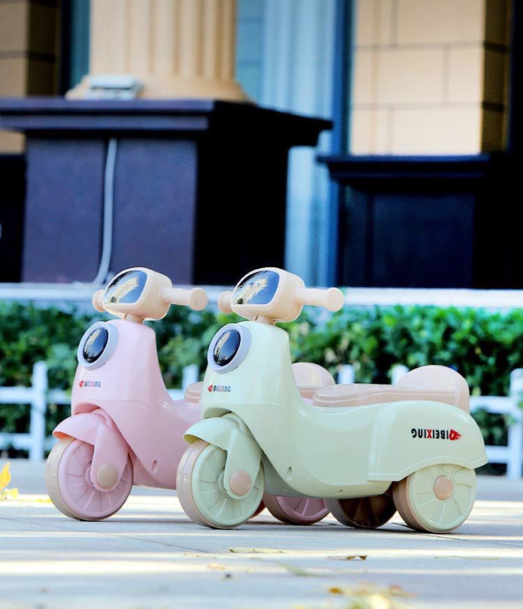 Xe chòi chân Vespa 3 bánh mẫu mới (thùng 6c)